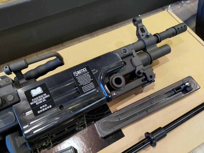 二手寄賣 近全新 VFC M249 SAW GBB 瓦斯槍 1槍1匣