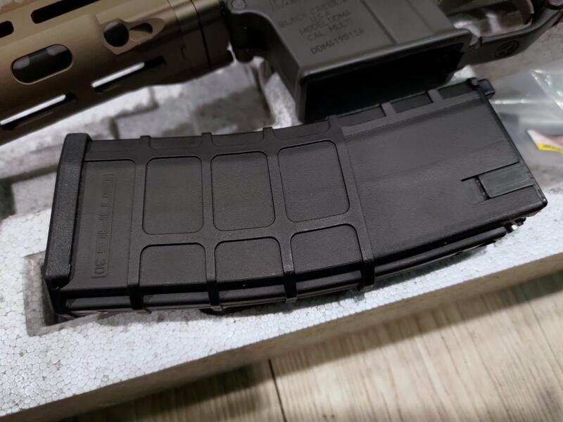 二手寄賣 近全新 GHK DD M4 PDW V3 GBB 瓦斯槍 1槍1匣 換沙色護木.握把