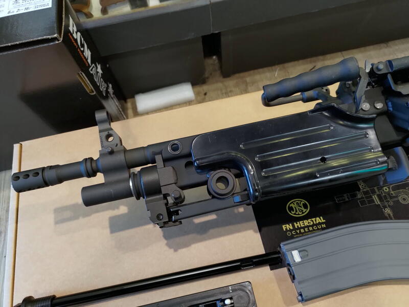 二手寄賣 近全新 VFC M249 SAW GBB 瓦斯槍 1槍1匣