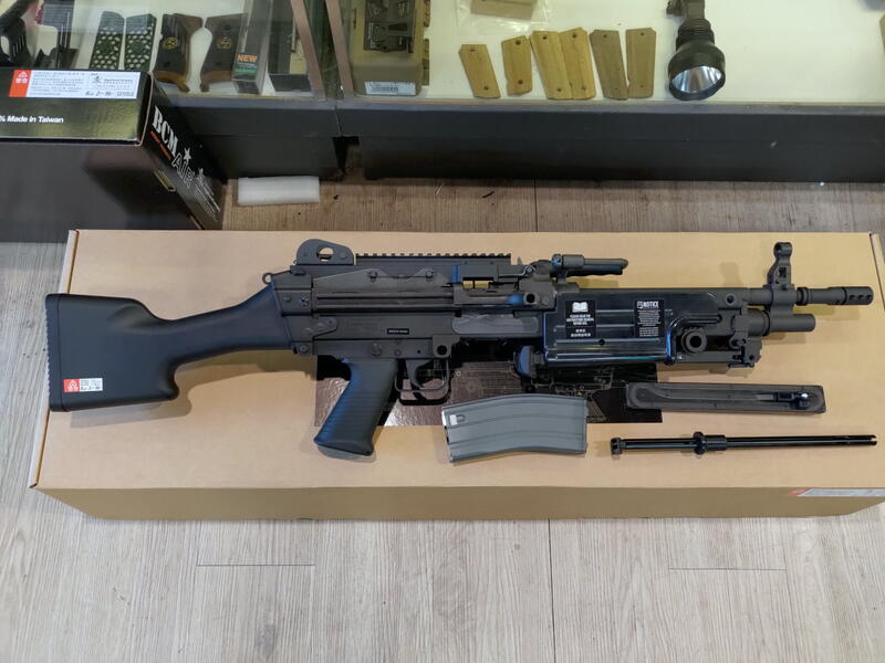 二手寄賣 近全新 VFC M249 SAW GBB 瓦斯槍 1槍1匣